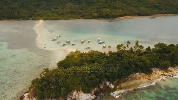 Πανέμορφη τροπική παραλία, αεροφωτογραφία. Τροπικό νησί. — Αρχείο Βίντεο