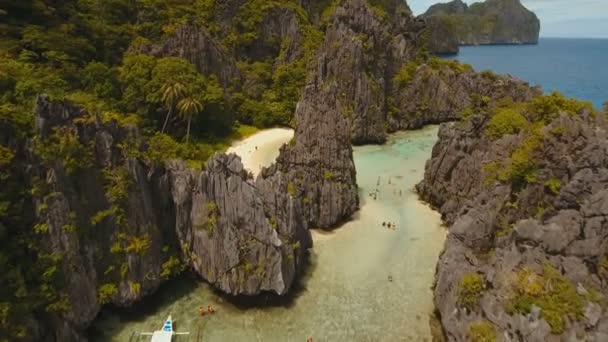 Belle lagune tropicale, vue aérienne. Île tropicale . — Video