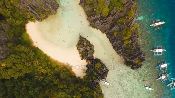 美しいトロピカルなラグーンの空撮。熱帯の島. — ストック動画