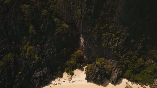 Belle lagune tropicale, vue aérienne. Île tropicale . — Video