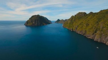 Tropik ada, havadan görünümü. El Nido