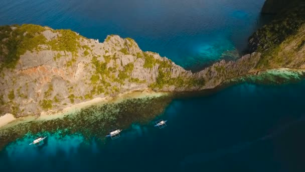 Wunderschöne tropische Lagune, Luftaufnahme. tropische Insel. — Stockvideo