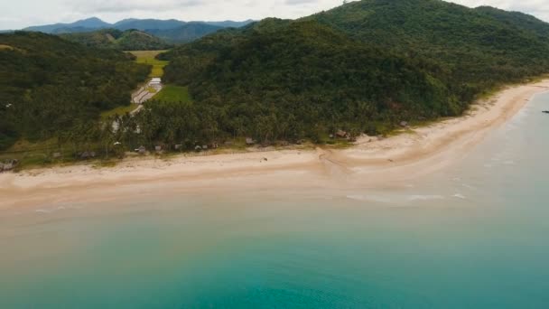 Luftaufnahme schöner Strand auf einer tropischen Insel. philippinen, el nido. — Stockvideo