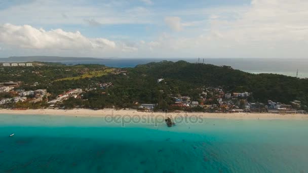 Vista aérea bela praia na ilha tropical. Ilha de Boracay Filipinas. — Vídeo de Stock