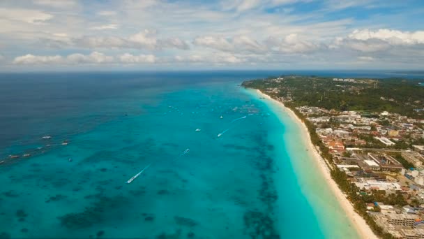 Vista aérea bela praia na ilha tropical. Ilha de Boracay Filipinas. — Vídeo de Stock