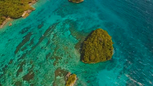 Antenn Visa vacker tropisk ö. Boracay island Filippinerna. — Stockvideo