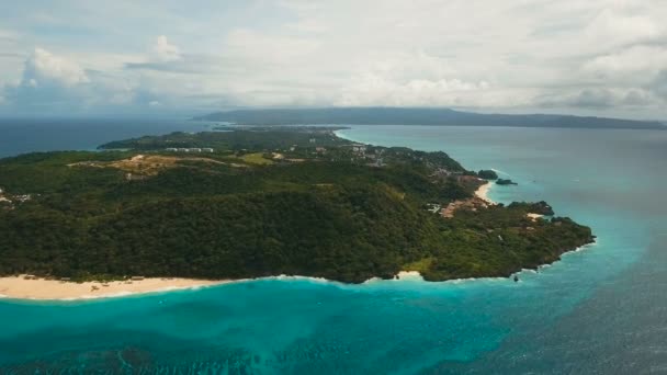 Luftaufnahme schöner Strand auf tropischer Insel. Philippinen Boracay. — Stockvideo
