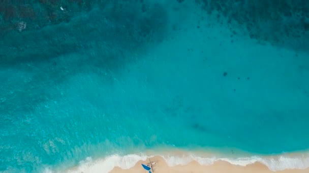 Luftaufnahme schöner Strand auf tropischer Insel. Philippinen Boracay. — Stockvideo