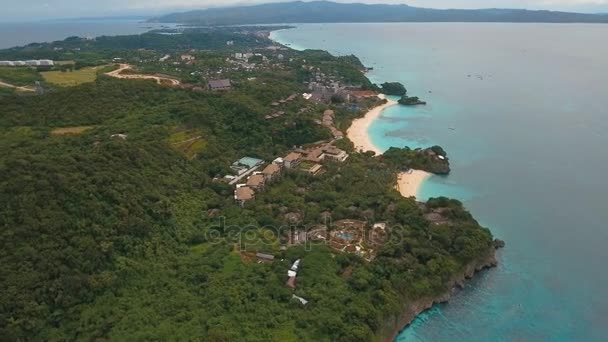 Letecký pohled krásná pláž na tropickém ostrově. Boracayský ostrov Filipíny. — Stock video