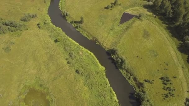Survoler la rivière.Vidéo aérienne . — Video