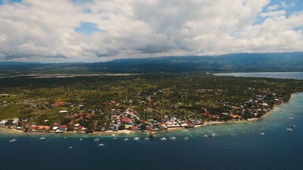 공중 보기 아름 다운 열 대 섬에 해변. 필리핀 세부 섬. — 비디오