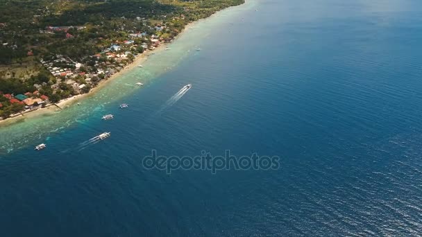 Вид с воздуха красивый пляж на тропическом острове. Остров Себу Филиппины . — стоковое видео
