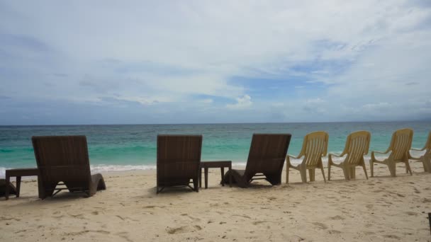 Vacker strand på tropisk ö. — Stockvideo