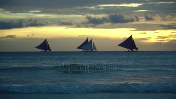 Gyönyörű naplemente, tenger felett. Boracay island Fülöp-szigetek. — Stock videók