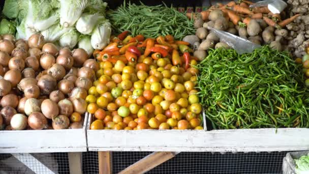 Gemüse auf dem Markt. — Stockvideo