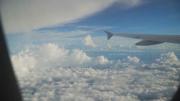 Vista dalla finestra di un aeroplano. — Video Stock