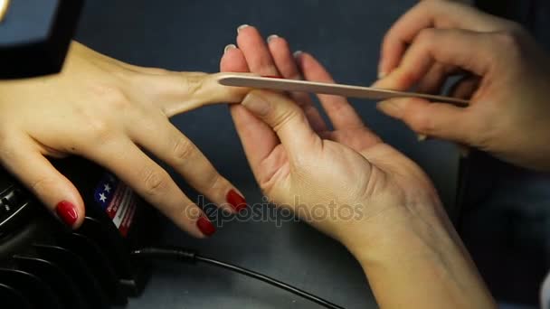 Womens manikyr, nagellack — Stockvideo