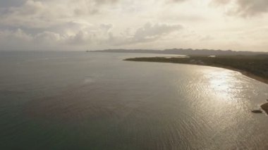 Petrol Depolama deniz kenarı. Catanduanes Adası, Filipinler.