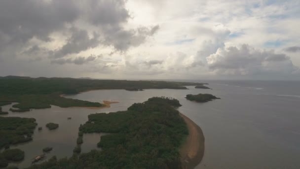 Красивый воздушный вид на залив. Тропические острова . — стоковое видео