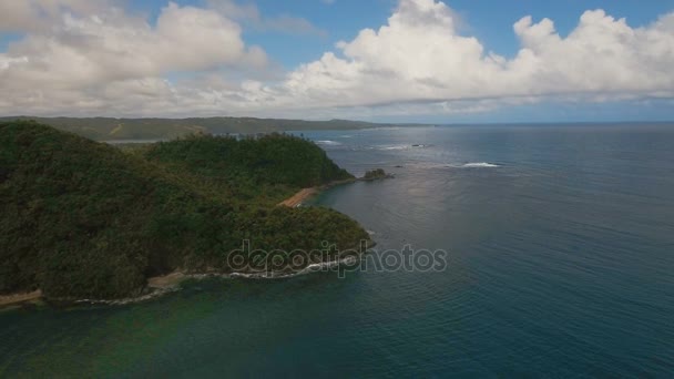 Letecký pohled na tropické laguny, moře, pláže. Tropický ostrov. Catanduanes, Filipíny. — Stock video