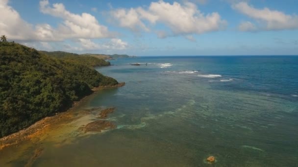 Seascape with tropical island, beach, rocks and waves. Catanduanes, Philippines. — Stock Video