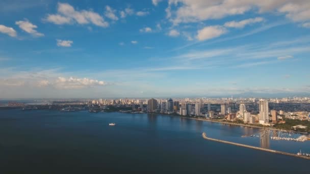 Luchtstad met wolkenkrabbers en gebouwen. Filippijnen, Manilla, Makati. — Stockvideo