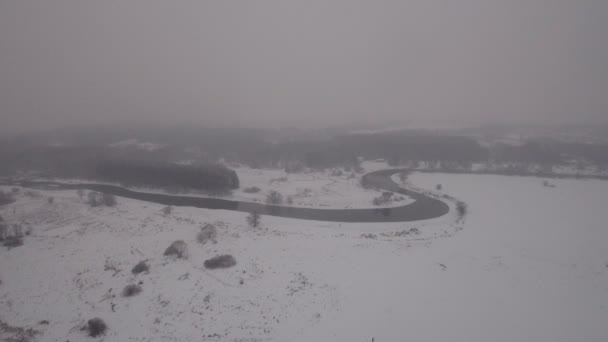 Winter landschap met bos, veld, rivier. Winterlandschap — Stockvideo