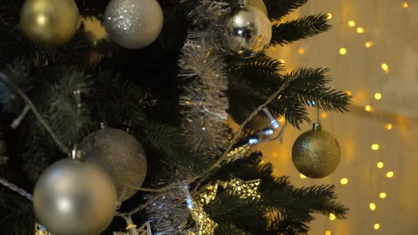 sapin de Noël décoré.