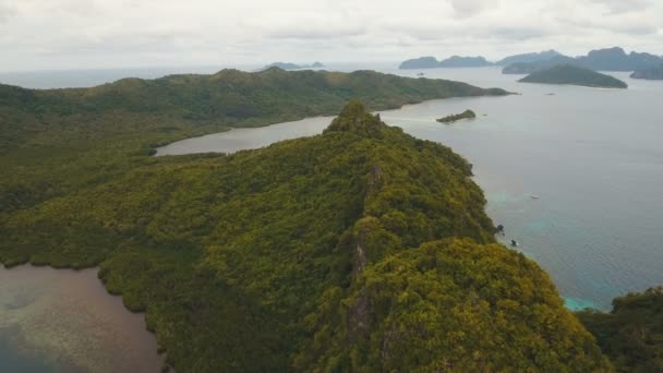 Den vackra bukten Flygfoto. Tropiska öar. — Stockvideo