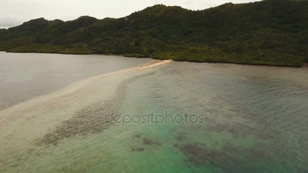 Hermosa playa tropical, vista aérea. Isla tropical . — Vídeos de Stock