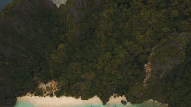 Тропический пляж, вид с воздуха. Тропический остров . — стоковое видео