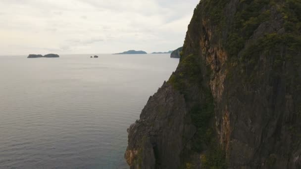 La belle baie vue aérienne. Îles tropicales . — Video