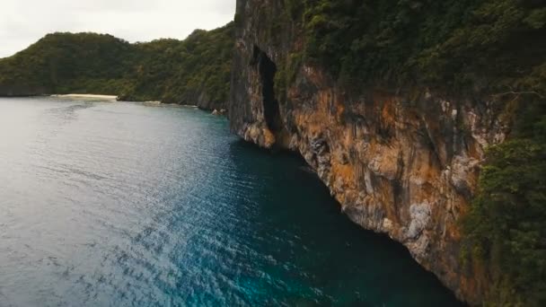 Beautiful tropical lagoon, aerial view. Cave in the rock. — Stock Video
