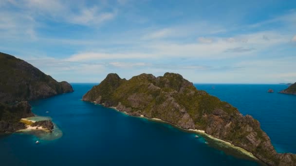Île tropicale et plages de sable, vue aérienne. El Nido 