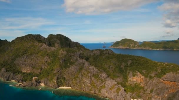 La belle baie vue aérienne. Îles tropicales . — Video