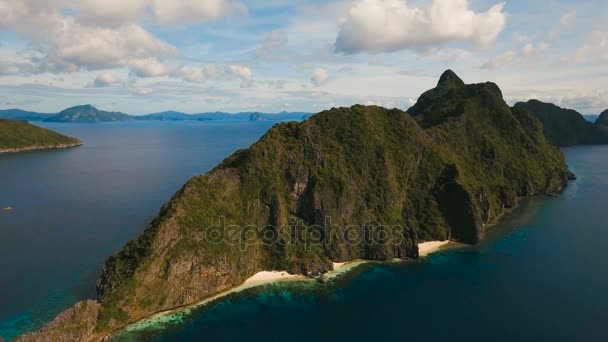 La belle baie vue aérienne. Îles tropicales .