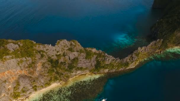 Belle lagune tropicale, vue aérienne. Île tropicale .