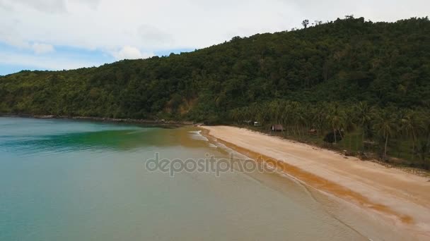 Antenne bekijken strand op een tropisch eiland. Filippijnen, El Nido. — Stockvideo