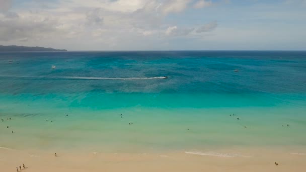 Vue aérienne belle plage sur île tropicale. Boracay île de Philippines. — Video