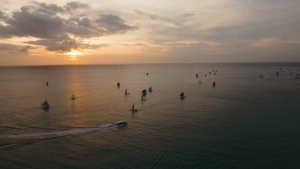 Закат над морем, вид с воздуха. Остров Боракай . — стоковое видео