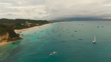 Deniz, hava görünümünü üzerinde güzel gün batımı. Boracay Adası Filipinler.