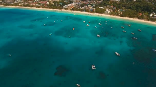 Vista aerea bellissima spiaggia sull'isola tropicale. Isola di Boracay Filippine. — Video Stock