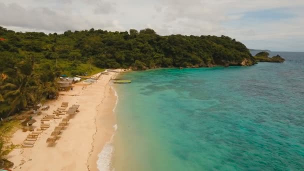 Антена переглянути красивий тропічний острів і пісок пляжу. Острів Боракай Філіппіни. — стокове відео