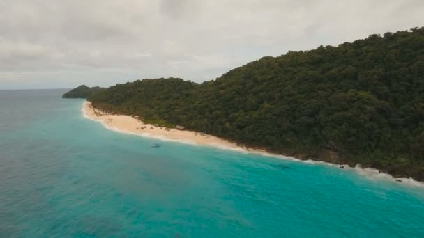 Vista aérea bela praia na ilha tropical. Ilha de Boracay Filipinas. — Vídeo de Stock