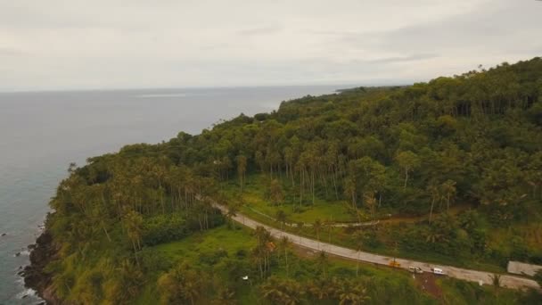 Vue aérienne magnifique littoral sur l'île tropicale. Camiguin île de Philippines .