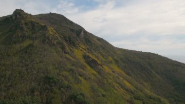 Tropikal orman dağlarda. Camiguin Adası Filipinler.