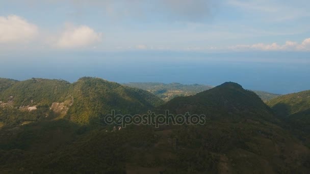 Βουνά με τροπικό δάσος. Νήσος Φιλιππίνες Cebu. — Αρχείο Βίντεο