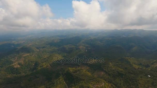 Góry z tropikalnym lasem. Wyspa Cebu na Filipinach. — Wideo stockowe