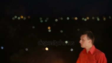 Geceleyin ateş gösterisi.