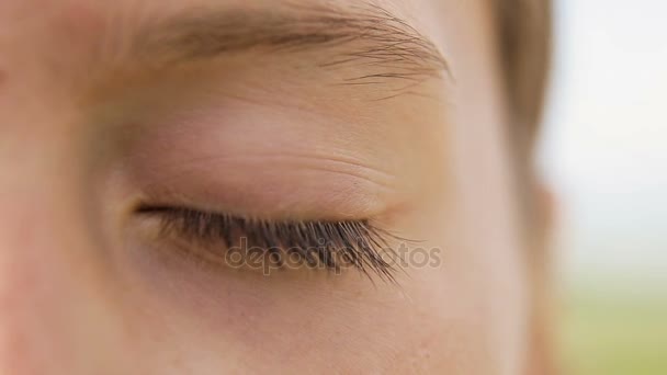 Vrouwen oog, close-up. — Stockvideo